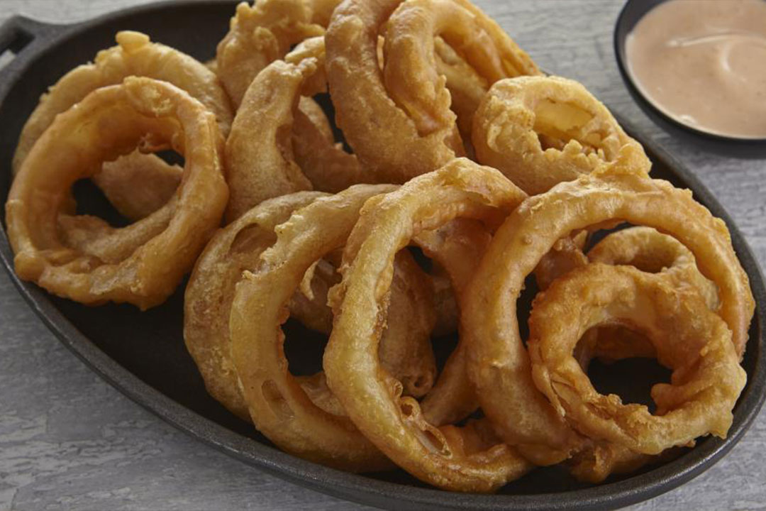 Simple DeepFried Onion Rings Mazola® Oils