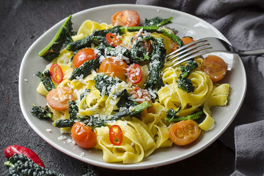 Warm Tomato and Kale Pasta - Mazola® Oils