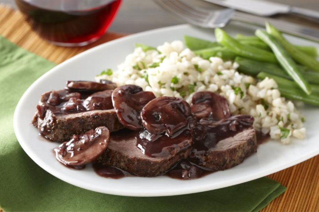 Beef Medallions with Mushroom Sauce - Mazola® Oils