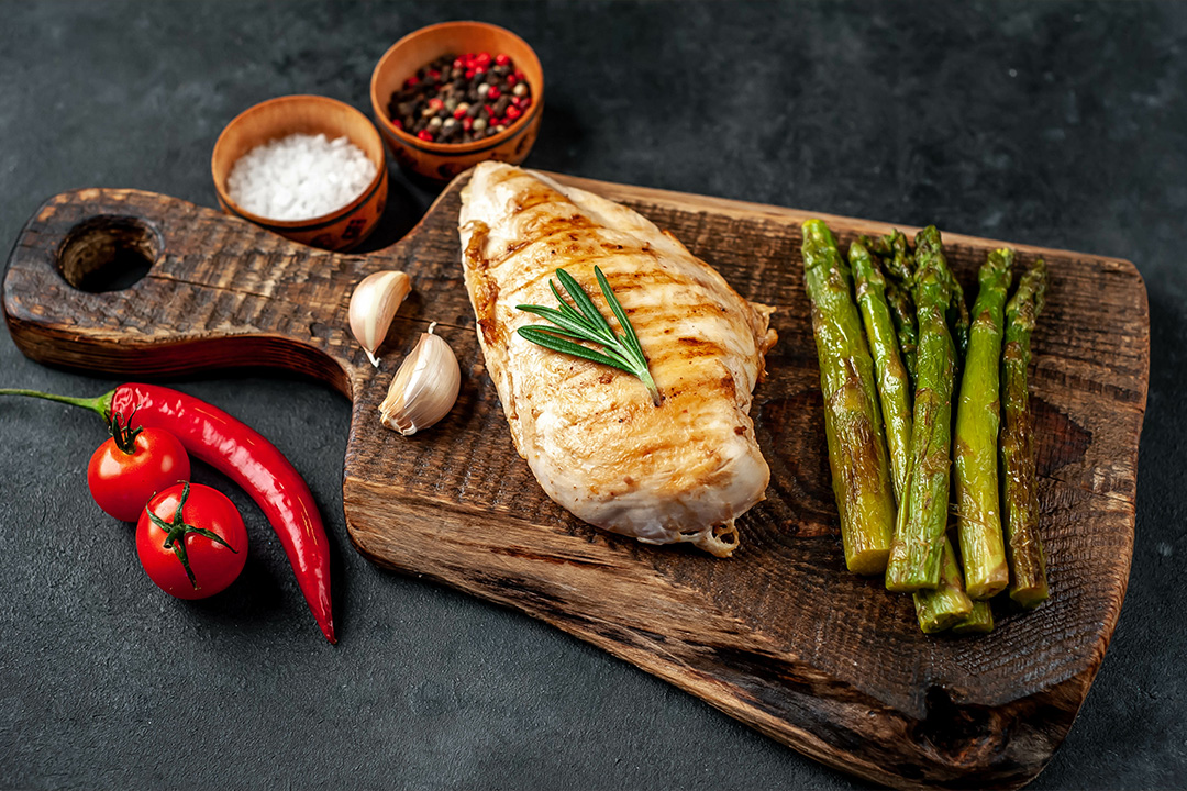 Grilled Chicken and Asparagus Mazola® Oils