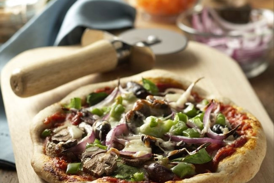 Individual Vegetable Pizzas with Whole Wheat Crust Mazola® Oils